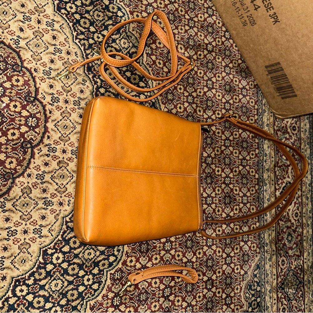 Chic Tan Leather Shoulder Bag by Le Donne